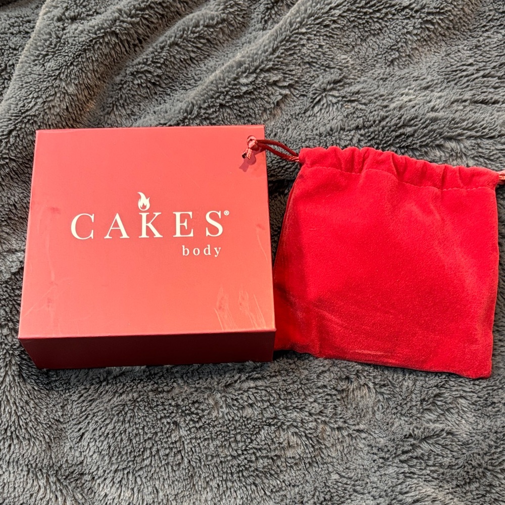 Cake Body Set with Red Velvet Pouch